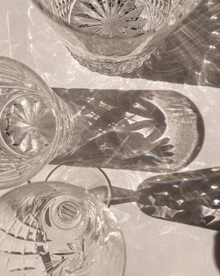 . Minimalist vs. Maximalist Glassware AestheticsMinimalist vs. Maximalist Glassware Aesthetics: Which Style Speaks to You? 🥂