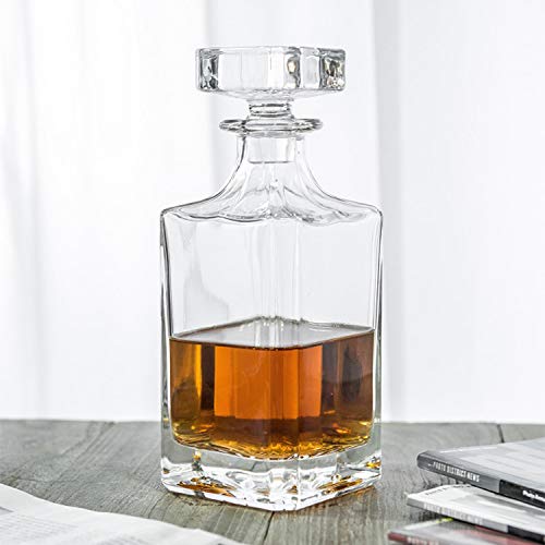 SmartServe Premium Whiskey Decanter 700ml – Lead-Free Decanter for Whisky, Scotch, Liquor, Vodka, Wine or Bourbon | Irish Cut, BPA-Free, Airtight Cap, Silicone Grip, Luxury Set of 1