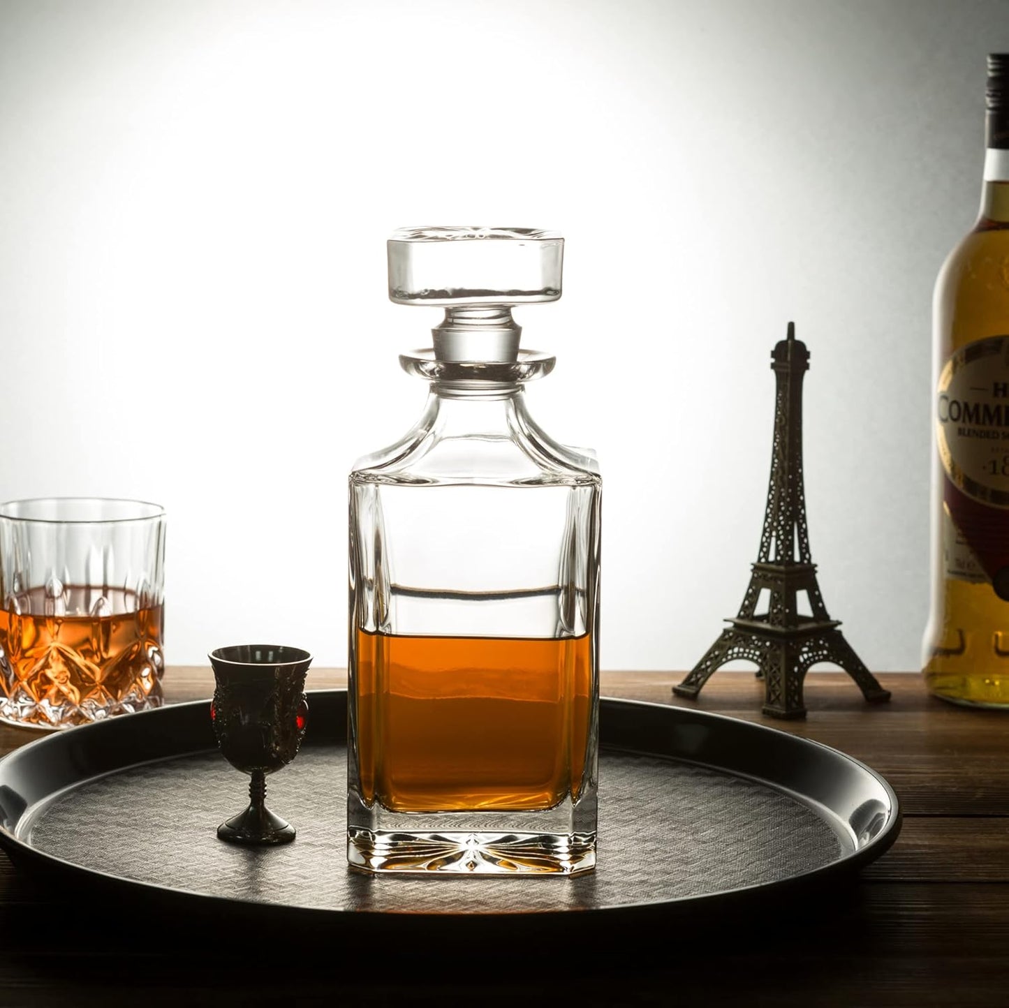 SmartServe Premium Whiskey Decanter 700ml – Lead-Free Decanter for Whisky, Scotch, Liquor, Vodka, Wine or Bourbon | Irish Cut, BPA-Free, Airtight Cap, Silicone Grip, Luxury Set of 1