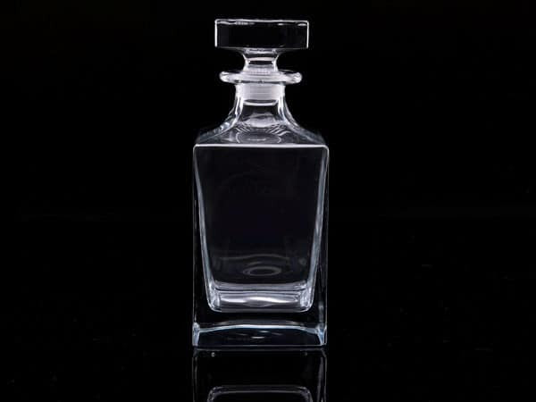 SmartServe Premium Whiskey Decanter 700ml – Lead-Free Decanter for Whisky, Scotch, Liquor, Vodka, Wine or Bourbon | Irish Cut, BPA-Free, Airtight Cap, Silicone Grip, Luxury Set of 1