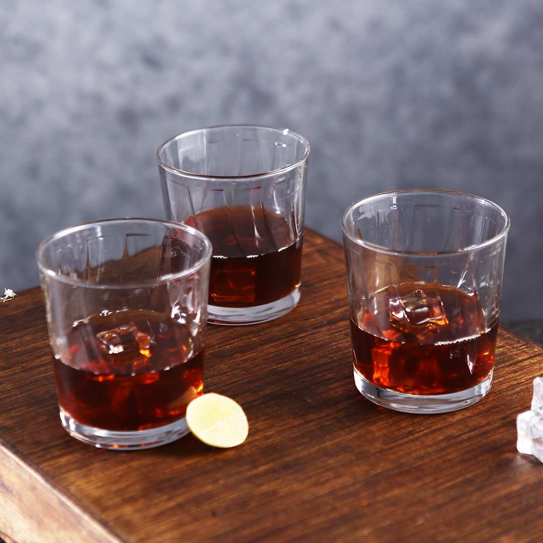 Kia Imported Whiskey Glass Set highlighting sleek detailing