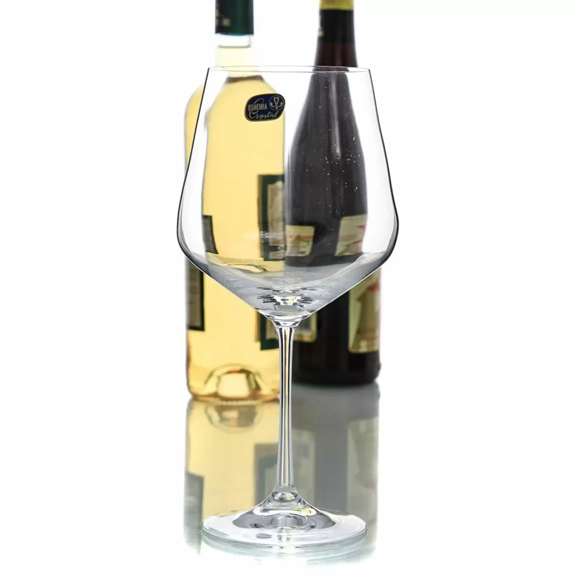 Refined crystal wine glass ideal for wine tastings