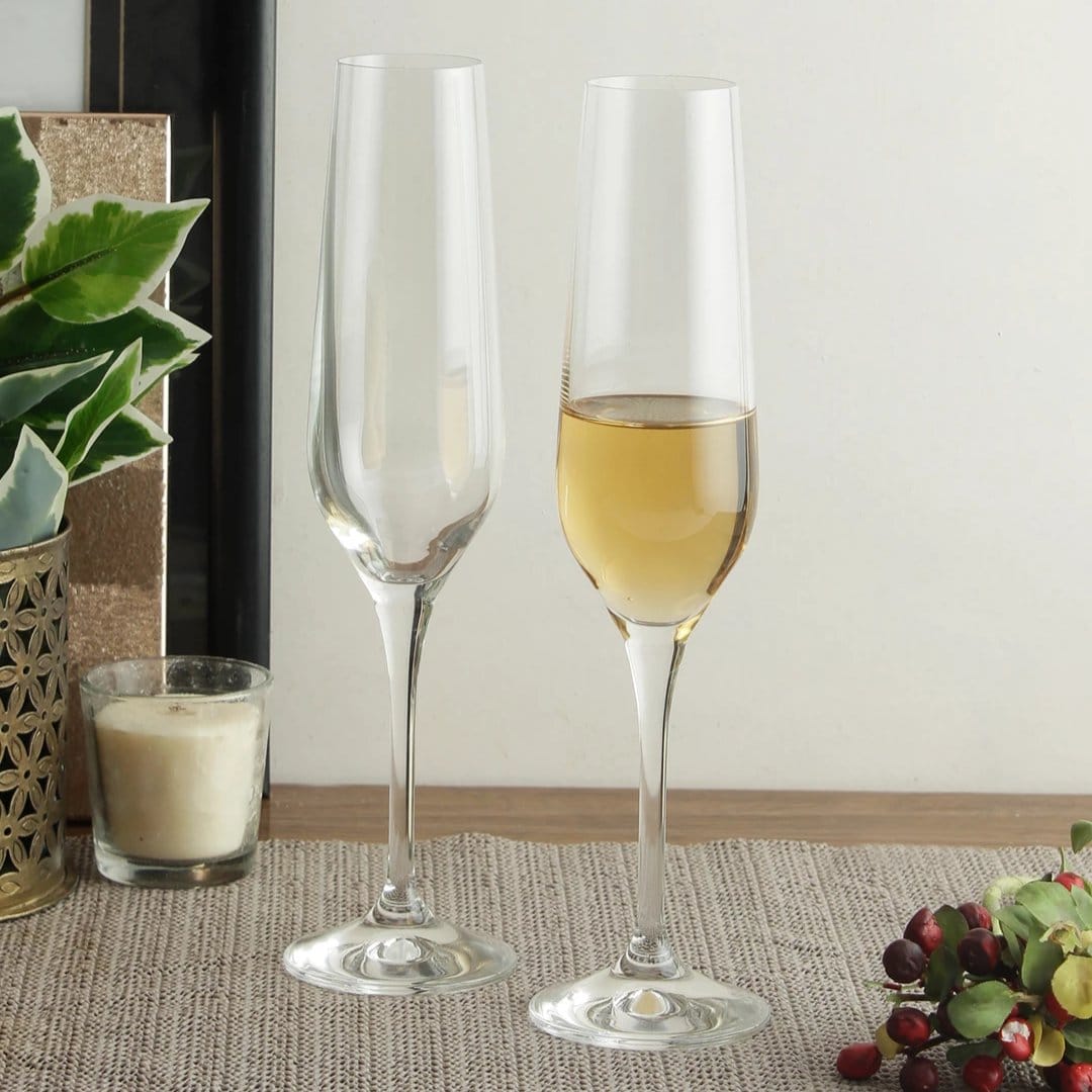 Refined champagne flute perfect for celebratory toasts