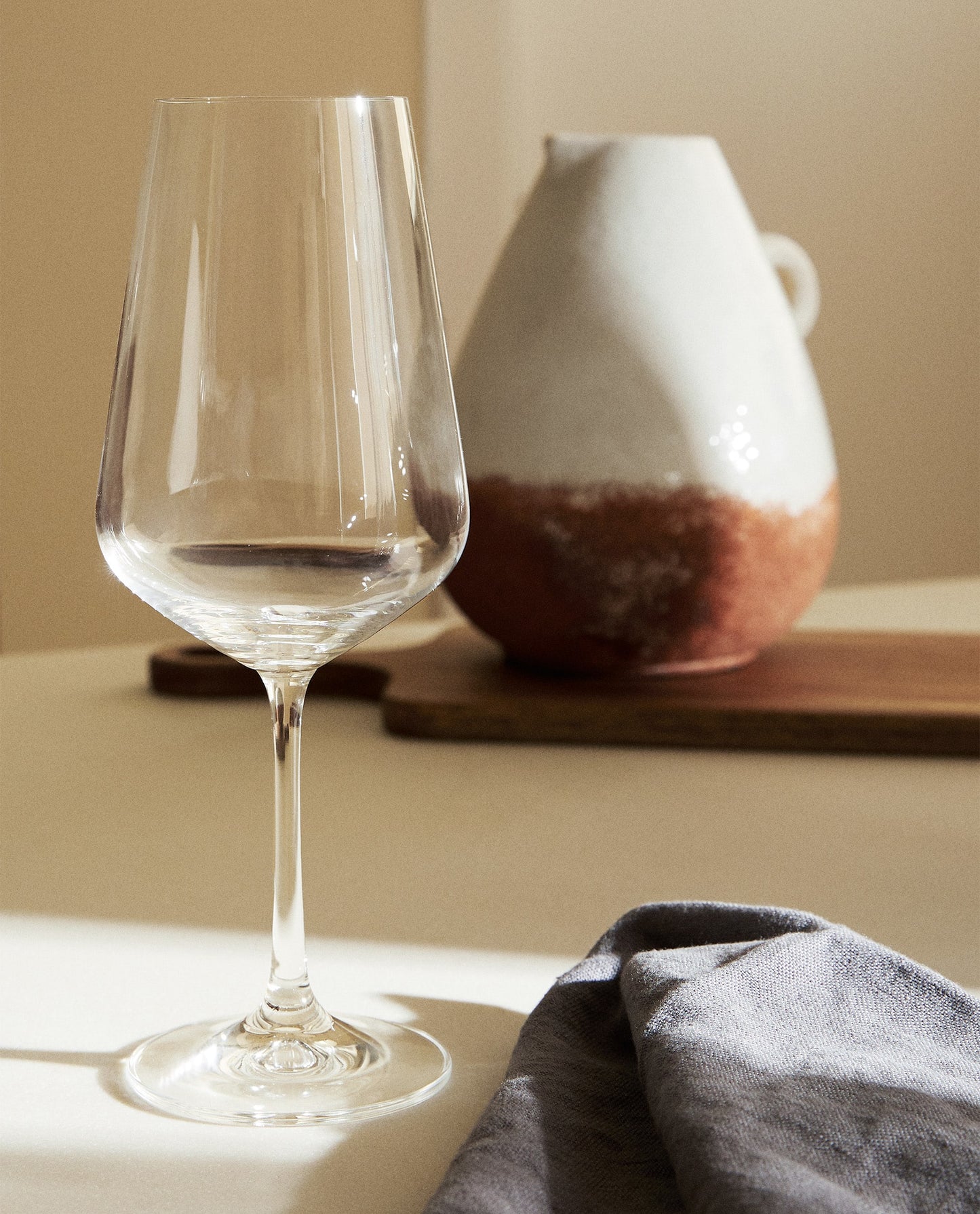 Refined crystal wine glass ideal for wine tastings