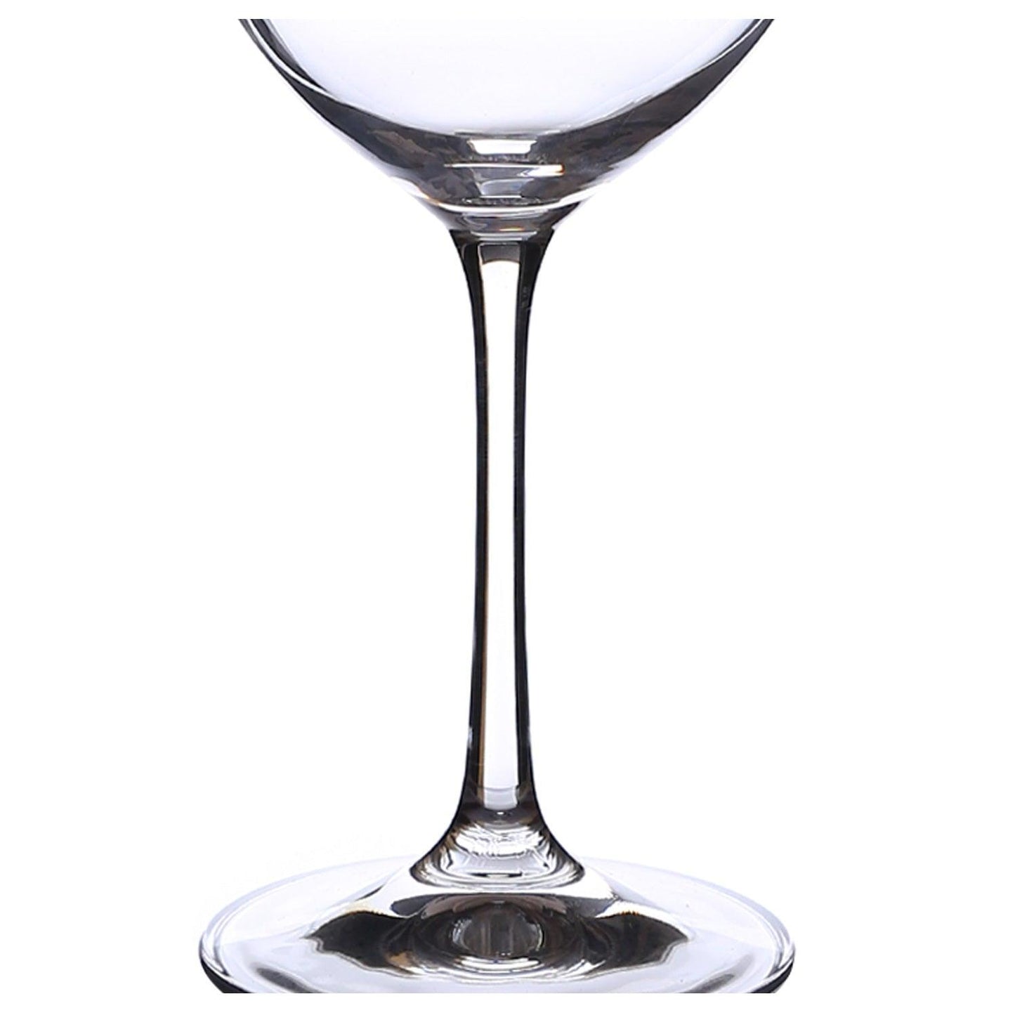 Crystal wine glass designed to enhance robust wine flavors