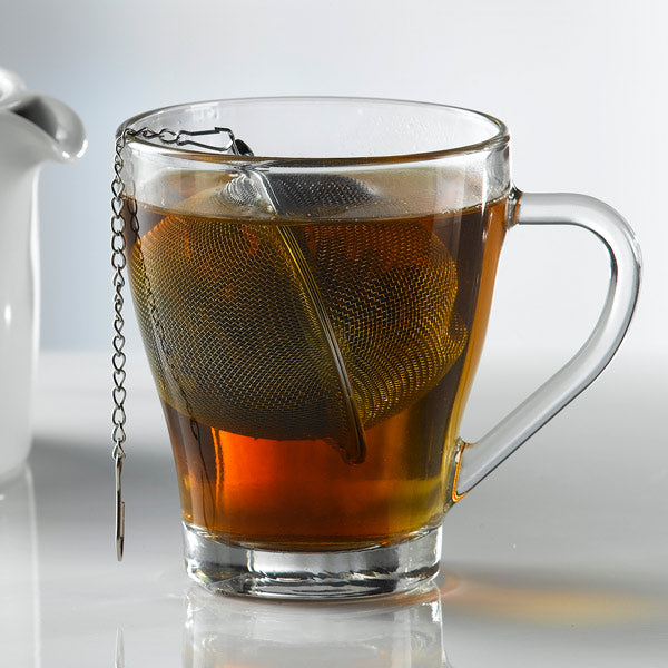 Close-up of the Hollywood Mug’s elegant design.