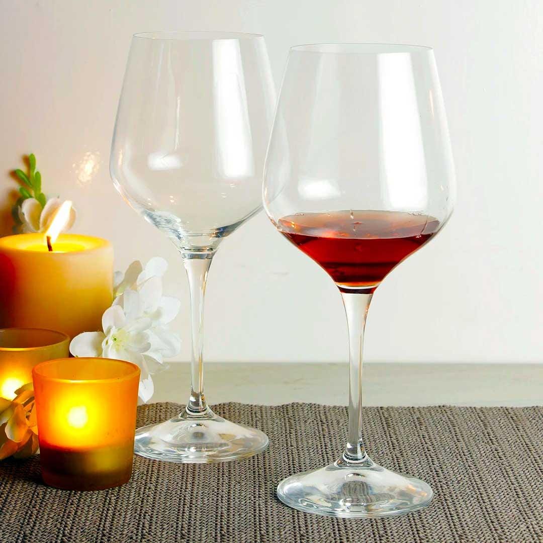 Crystal wine glass designed to enhance citrus aromas