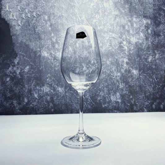 Luxury wine glass ideal for fine dining and casual gatherings