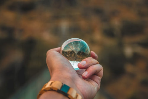 Hand-Blown Crystal Finds New Favor Among North American and European Hosts
