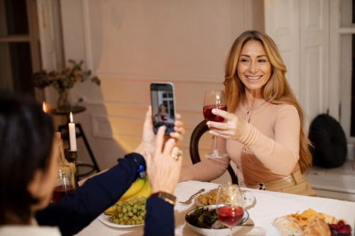 Social Media Influences Glassware Choices for Refined Home Gatherings