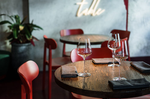 The Shift Toward Versatile Drinkware in Contemporary Dining