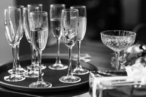 How Crystal Drinkware Complements Modern Dining Tables