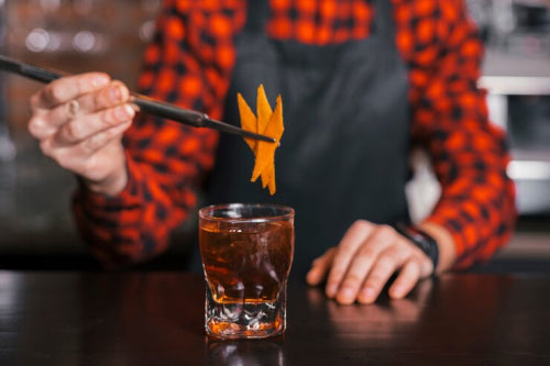 How Whiskey Glass Shape Influences Aroma and Serving Style