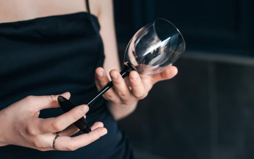 Why Rim Thickness Matters in Wine and Cocktail Glasses