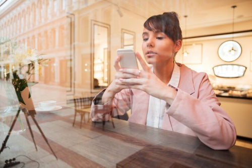 How Social Media Is Influencing Consumer Preferences for Luxury Glassware