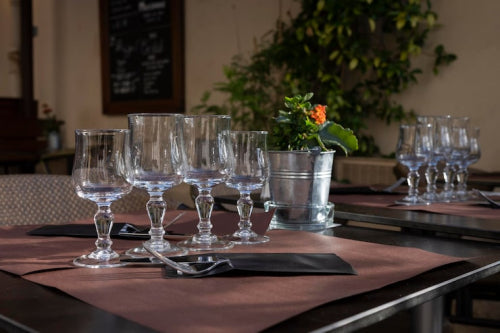 The Role of Crystal Glassware in Luxury Hotel Dining