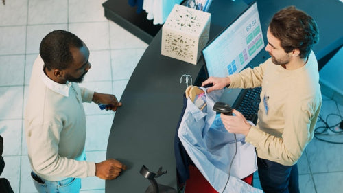 The Omni-Tech Retail Model: Merging Online and Physical Journeys