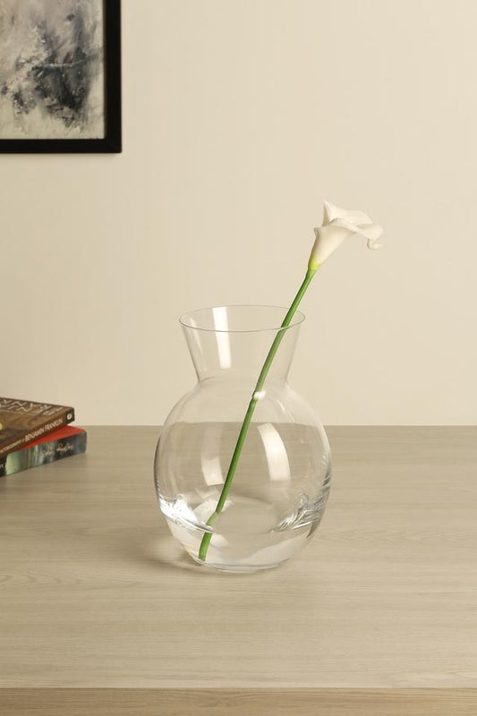 Empty Florero Vase highlighting clear glass design.