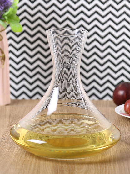 Elegant Wine Dispenser - Elevate your drinking experience with this classic decanter.