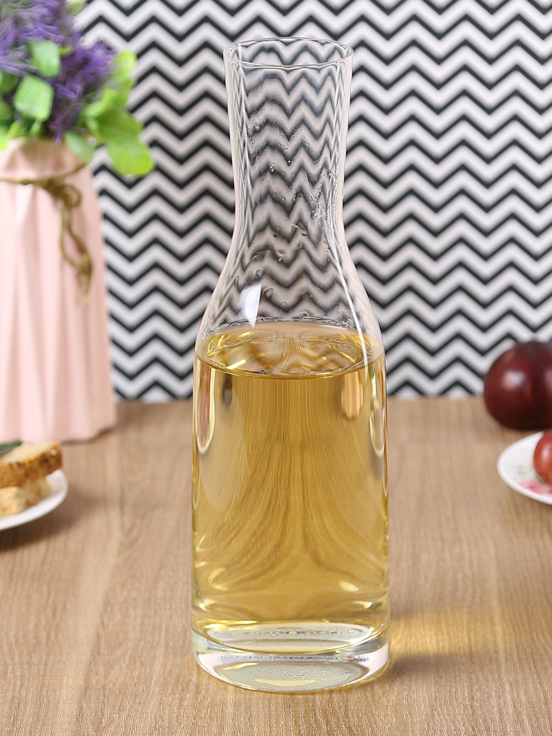Premium-Quality Glass Decanter - Enhance your wine experience with exceptional clarity.