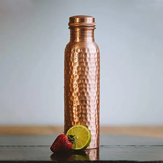 Seamless hammered copper bottle 500ml with a shiny finish.