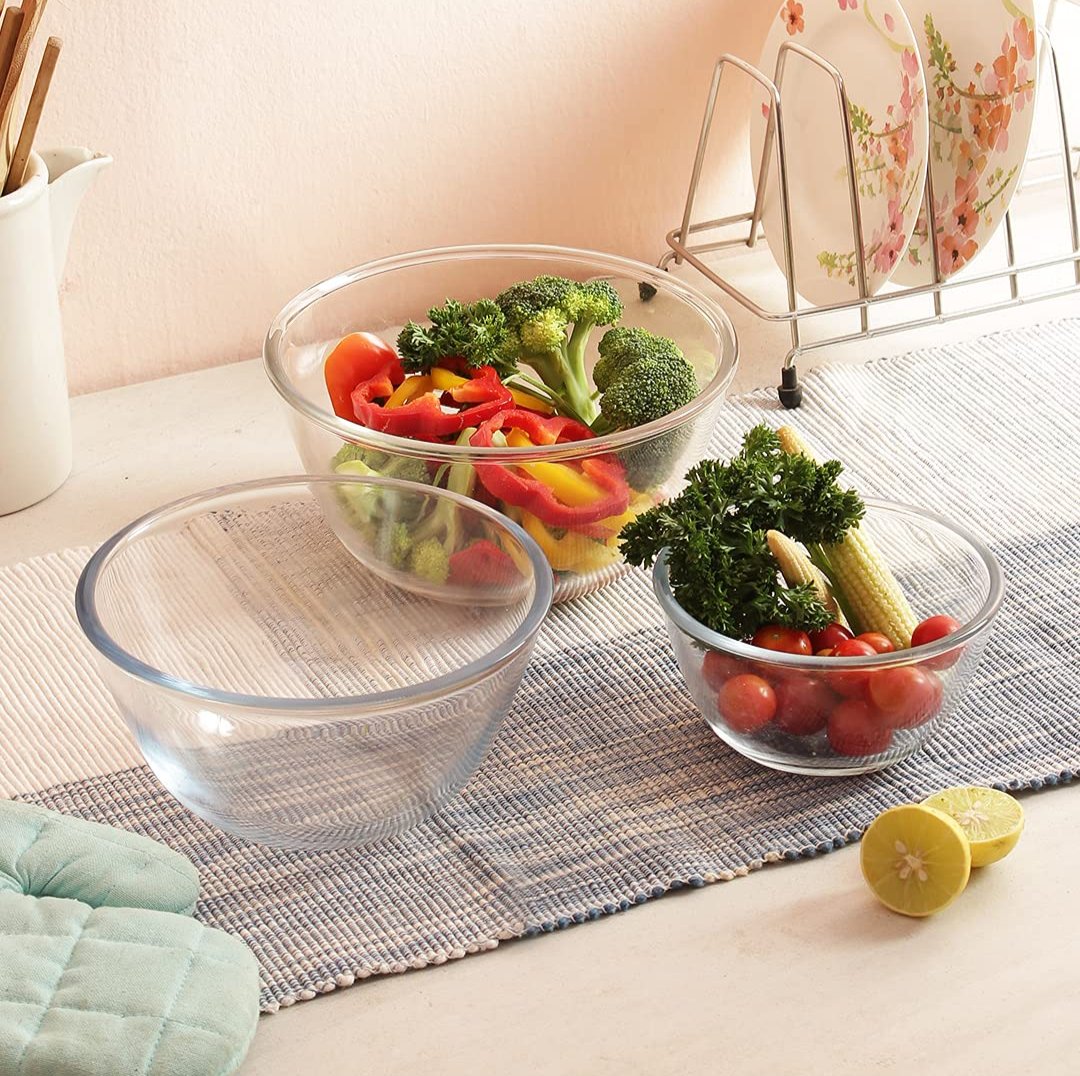 Bowl Set with bowls of varying sizes.