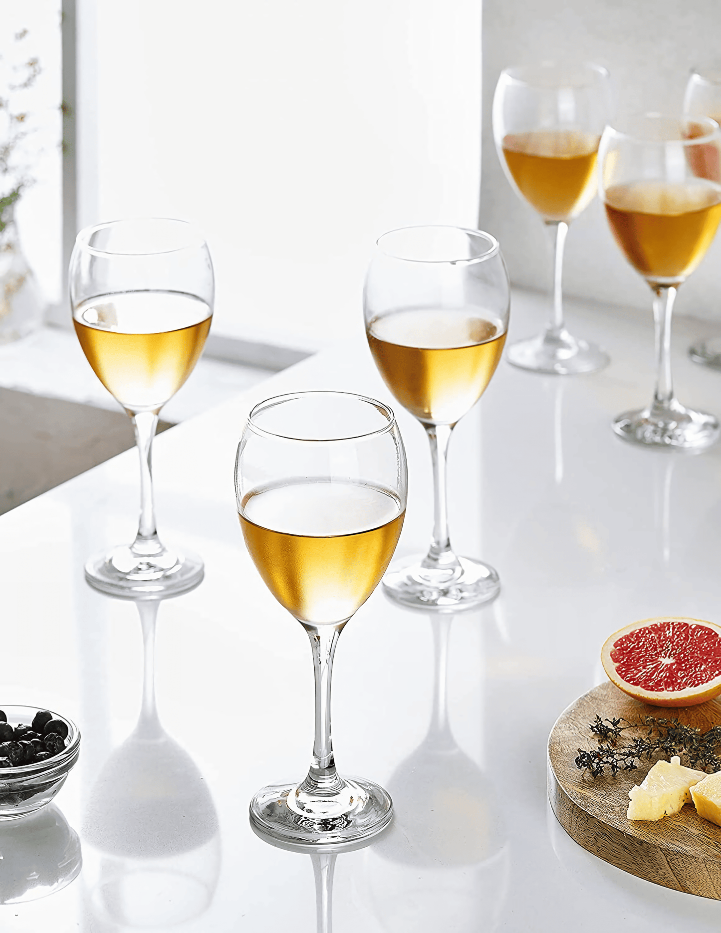 Lead-free crystal wine glasses for wine enthusiasts