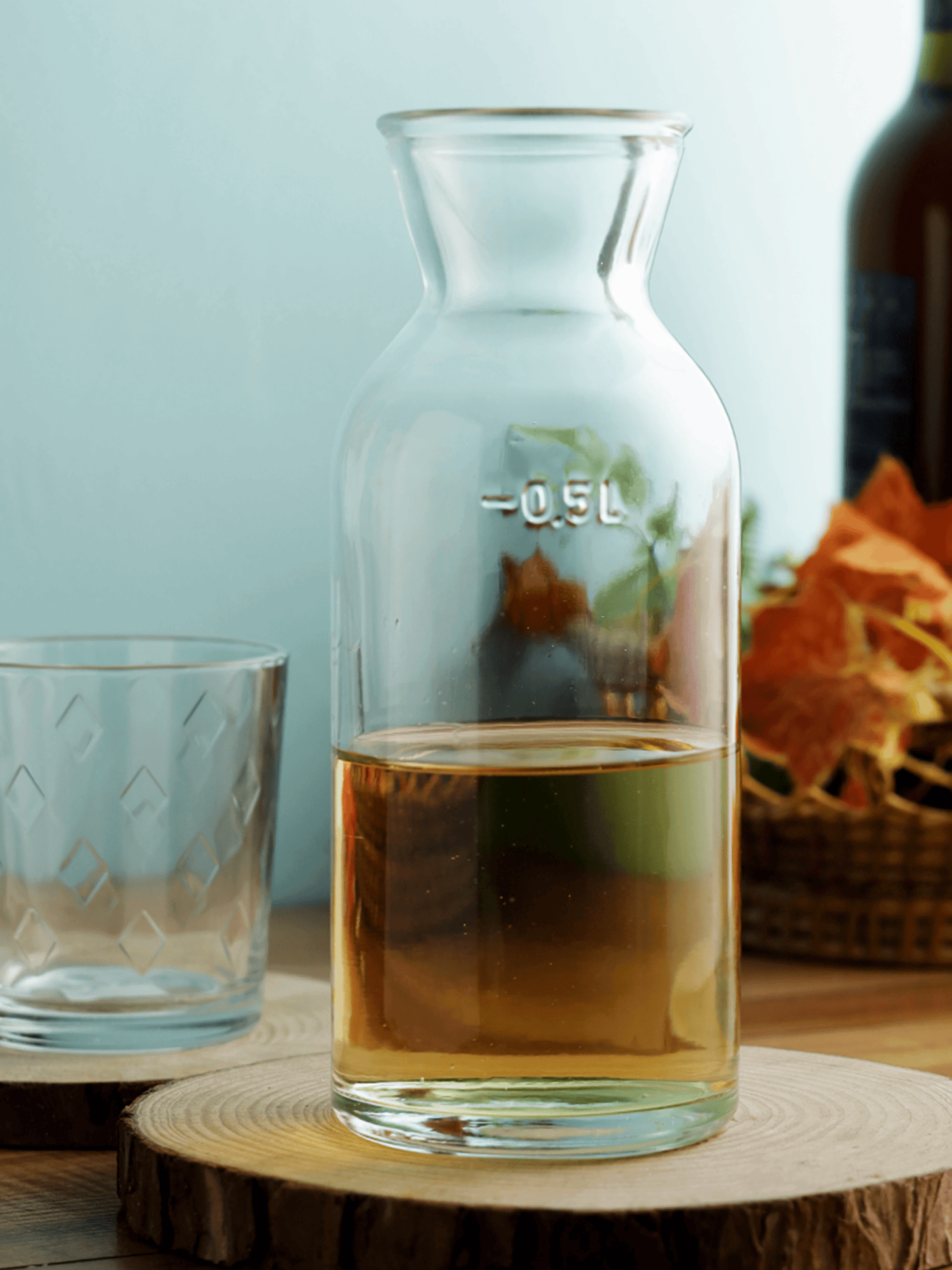 Premium-Quality Glass Decanter - Perfect for enhancing the presentation of drinks.