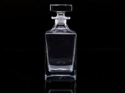SmartServe Premium Whiskey Decanter 700ml – Lead-Free Decanter for Whisky, Scotch, Liquor, Vodka, Wine or Bourbon | Irish Cut, BPA-Free, Airtight Cap, Silicone Grip, Luxury Set of 1
