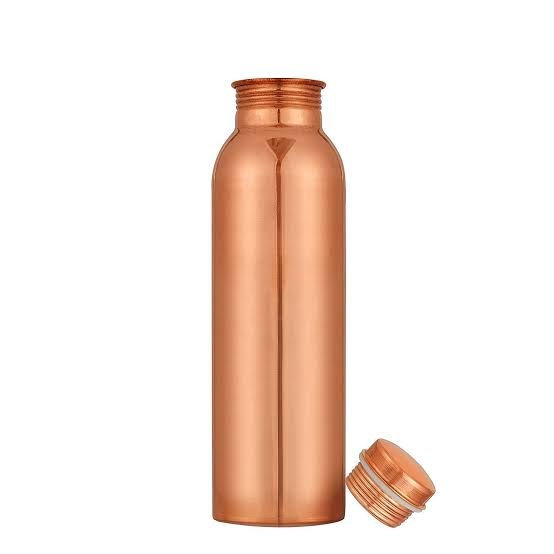 Compact 500ml copper bottle, perfect for travel.