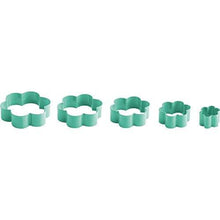 Load image into Gallery viewer, Trudeau Stainless Steel Flower Cookie Cutter Set, Set of 5, Green | Kitchen Tools