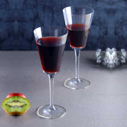 Crystal wine glass designed to enhance rich wine aromas